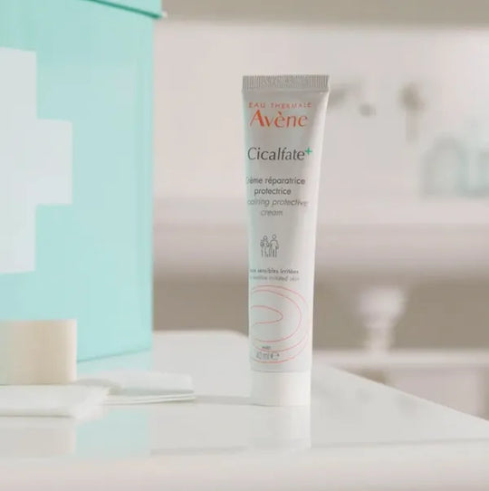 Avéne Cicalfate Restorative Skin Cream on a table