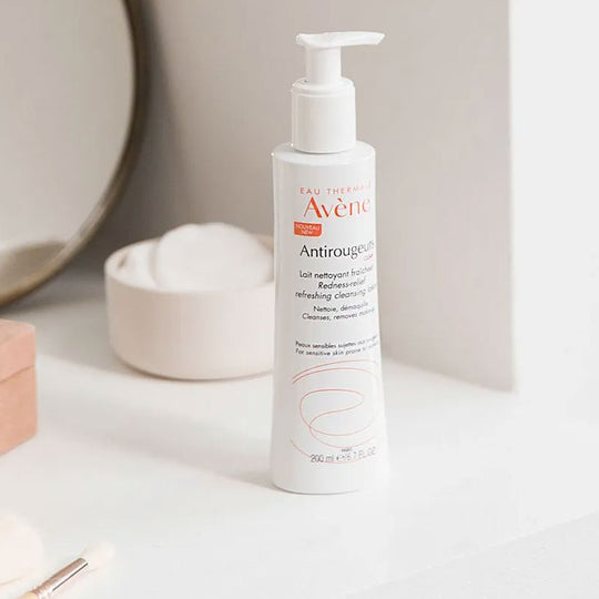 Avéne Antirougeurs CLEAN Refreshing Cleansing Lotion On A Table